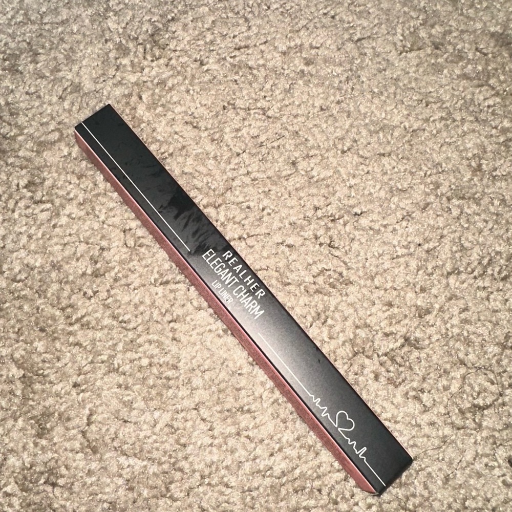 REALHER Elegant Charm Lip Liner